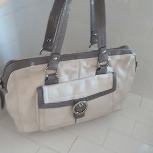 Coach Penelope off white/ grey purse